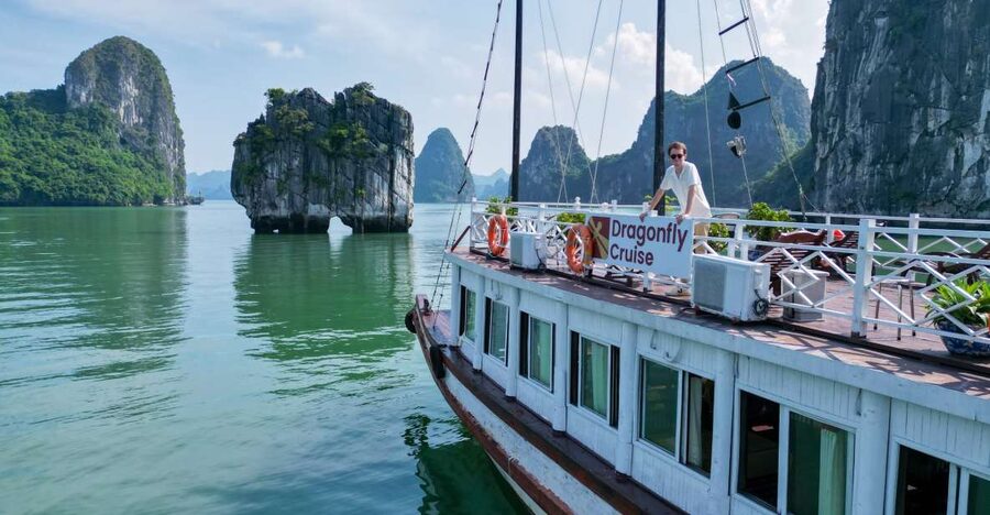 Hanoi: Islands & Caves Ha Long Cruise with Lunch & Kayaking - Thien Cung Cave is more than a quick photo stop