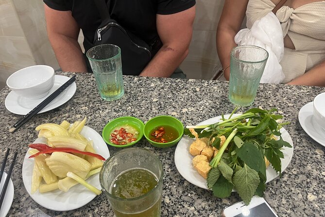 Hanoi Local Fresh Beer and Culinary Tour with Train Street Visit - Banh Mi and Saigon Beer on Hang Da Street