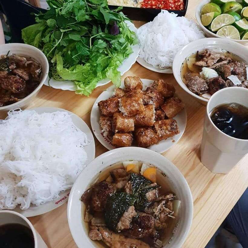 Hanoi: Michelin Guide Street Food Walking Tour - Three Hanoi dishes, one walk