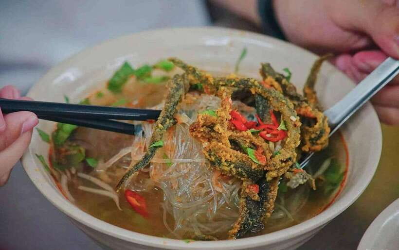 Hanoi: Michelin Guide Street Food Walking Tour - Bun cha brings smoke, herbs and dipping sauce