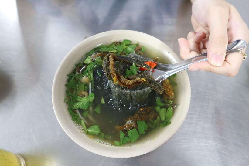 Hanoi: Michelin Guide Street Food Walking Tour - A guide adds the useful context