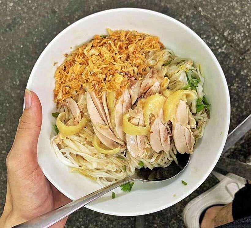 Hanoi: Michelin Guide Street Food Walking Tour - The Old Quarter on foot