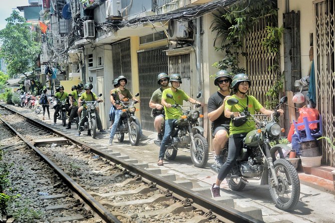 Hanoi Motorbike Tour: Food, Culture and Fun by Vintage Motorbike - Into the backstreets and market lanes