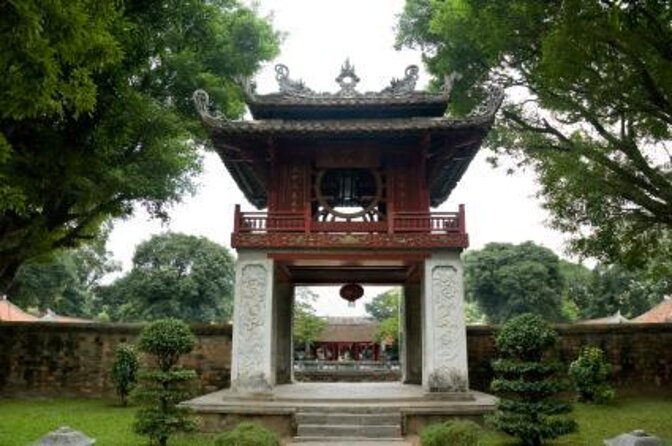 Hanoi Motorbike Tour: Hanoi HIGHTLIGHTS & HIDDEN GEMS - Hanoi clicks into place from the back of a bike