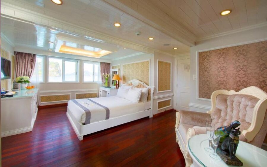Hanoi/Ninh Binh:3 Day 2 Night Bai Tu Long Bay Luxury Junk - Food, cabins and onboard service