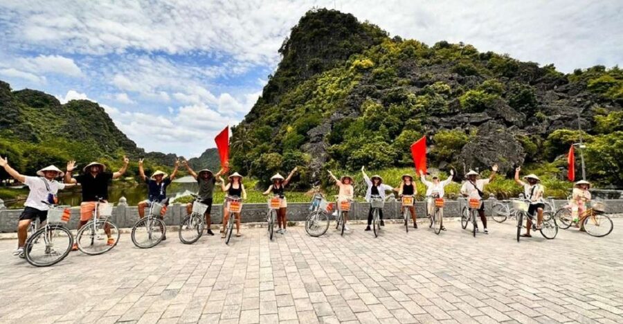 Hanoi: Ninh Binh, Hoa Lu, Tam Coc and Mua Cave Day Trip - Leaving Hanoi for Hoa Lu