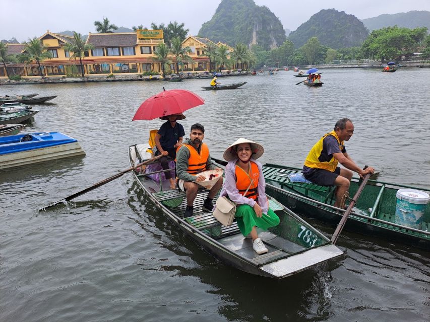 Hanoi: Ninh Binh, Hoa Lu, Tam Coc and Mua Cave Day Trip - Mua Cave and the climb above Tam Coc