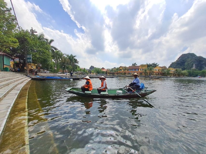 Hanoi: Ninh Binh, Hoa Lu, Tam Coc and Mua Cave Day Trip - Who will get the most from this trip