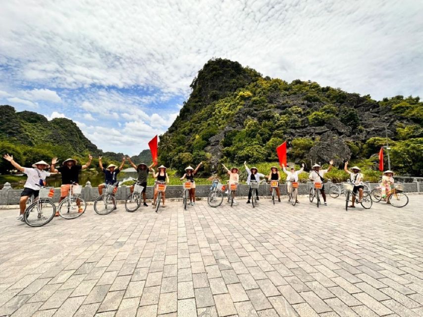 Hanoi: Ninh Binh, Hoa Lu, Tam Coc and Mua Cave Day Trip - Hoa Lu, Vietnam’s 10th-century capital