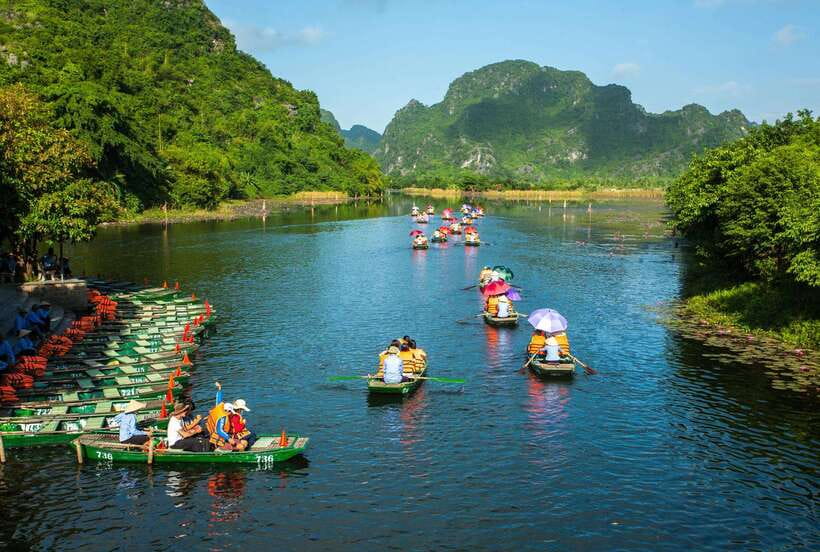 Hanoi: Ninh Binh, Trang An, Mua Cave and Bai Dinh Pagoda - Mua Cave and the climb to Ngoa Long Mountain