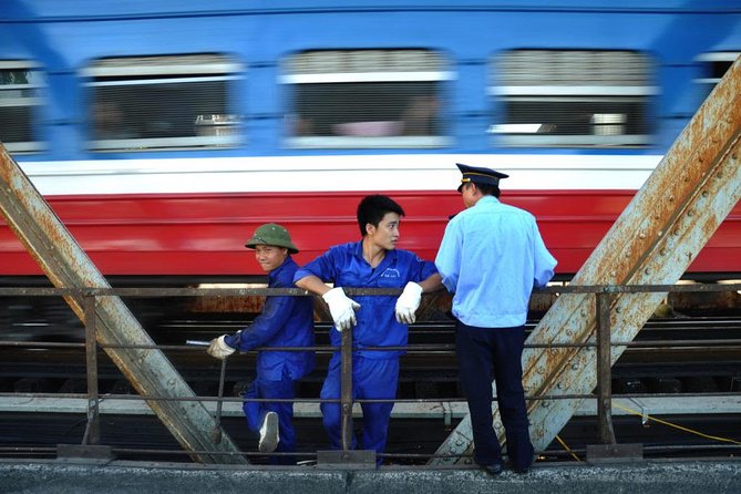 Hanoi On the Tracks Photo Tour - Photography Coaching for Phones and Cameras