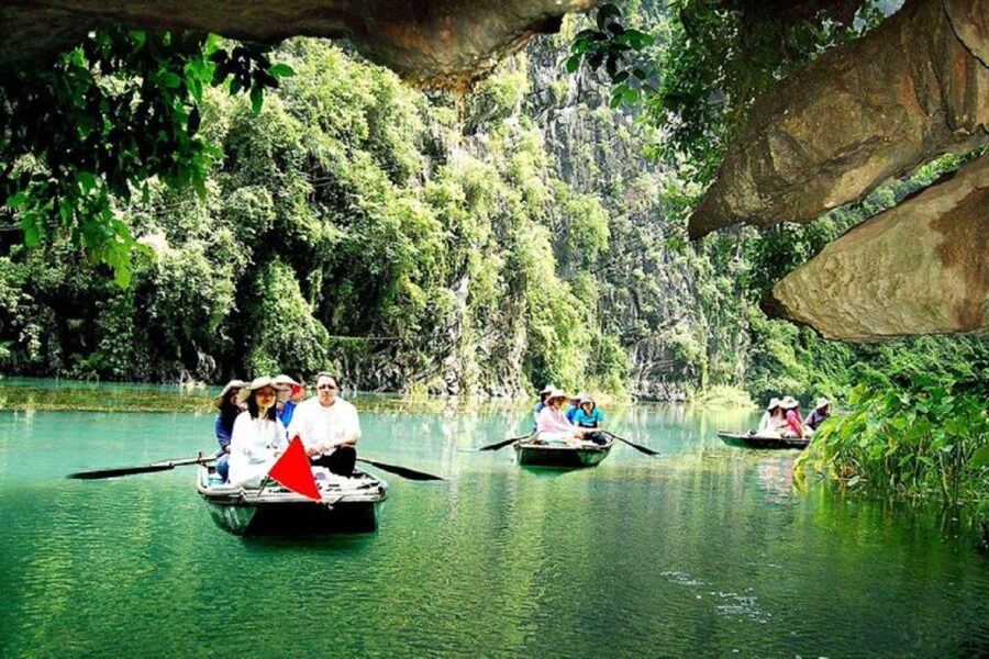 Hanoi: Perfume Pagoda - Yen Stream Boat Ride, Lunch & Cave - A slow boat ride up Yen Stream