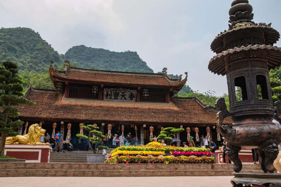 Hanoi: Perfume Pagoda - Yen Stream Boat Ride, Lunch & Cave - What the $49 price covers