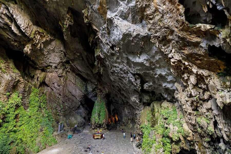 Hanoi: Perfume Pagoda - Yen Stream Boat Ride, Lunch & Cave - The climb to Huong Tich Cave