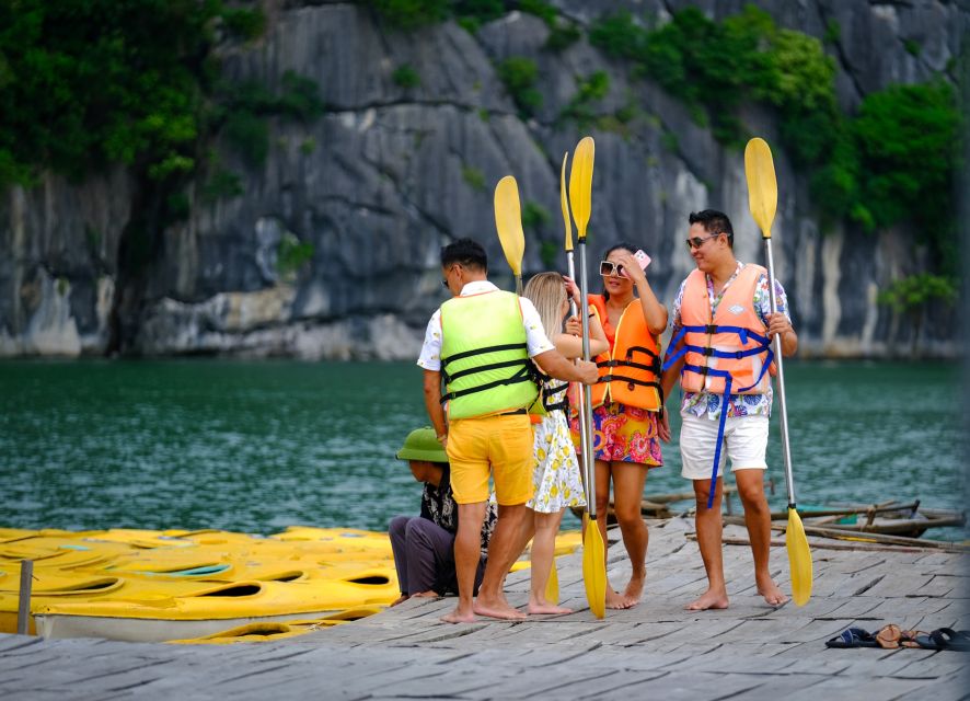 Hanoi: Roundtrip Halong Bay Islands, Caves, Kayaking & Lunch - The day at a glance