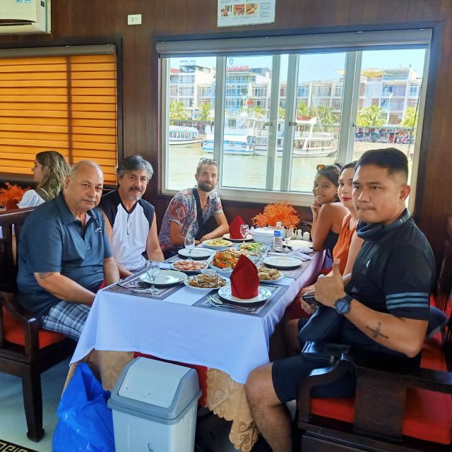 Hanoi: Roundtrip Halong Bay Islands, Caves, Kayaking & Lunch - Guides, group atmosphere, and service