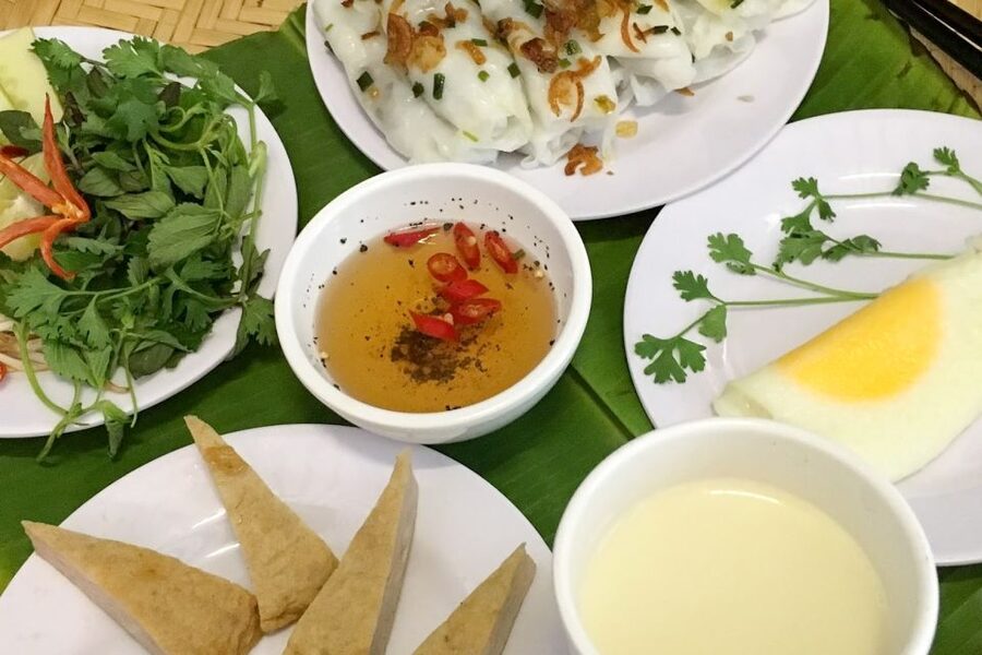Hanoi: Small-Group Street Food Walking Tour - A walking meal through the Old Quarter