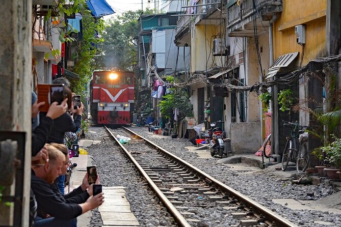 Hanoi Street Food Adventure: Train Street & Local Delights - What you can expect to eat in the Old Quarter