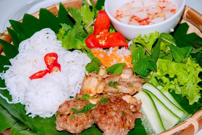 Hanoi Street Food: Small Group Walking Tour with Real Foodie - Guides add more than dish names
