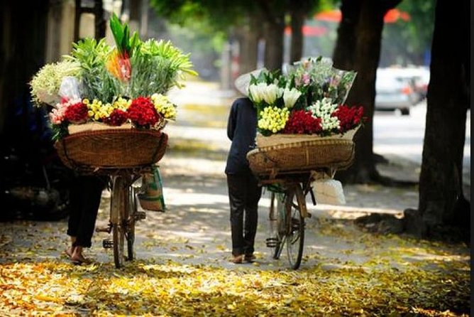 Hanoi street food tour (small group) - From papaya salad to bun cha