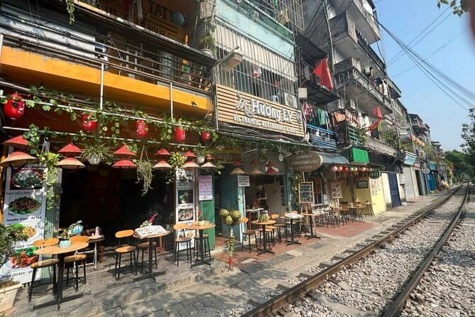 Hanoi street food walking and train street visit - Starting with the Old Quarter