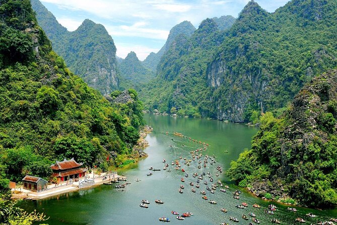 Hanoi to Ninh Binh 1 day: Trang An - Tam Coc - Mua Cave - Hoa Lu - Buffet lunch: convenient, with mixed results