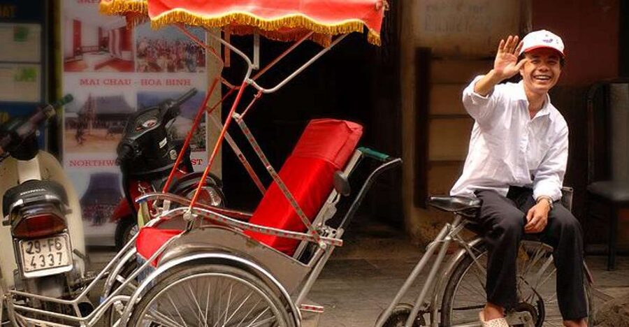 Hanoi Walking Street Food Tour & Cyclo Ride - A guided introduction to Hanoi’s street food