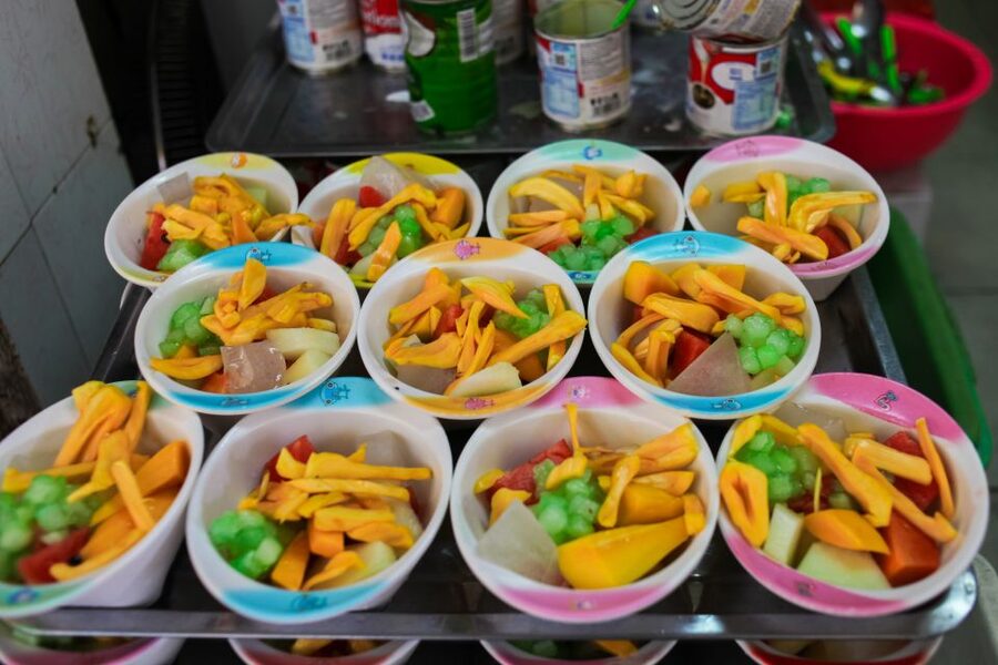 Hanoi Walking Street Food Tour & Cyclo Ride - Save room for chè and egg coffee