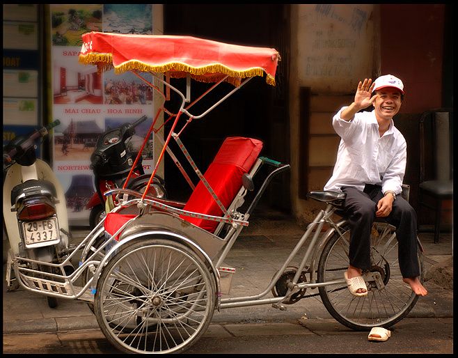 Hanoi Walking Street Food Tour & Cyclo Ride - Pho, banh mi and the familiar favorites