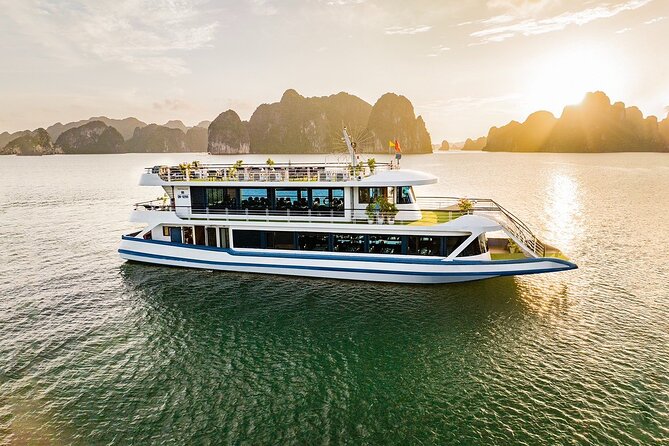 Hercules Grand Day Cruise Tour, Sung Sot Cave,Titop, Luon Cave - At a glance: the Hercules cruise