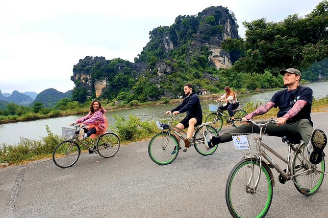 Highlight Ninh Binh Full Day Tour Tam Coc Boat, Mua Cave, Hoa Lu - Mua Cave rewards the climb, not the shortcut