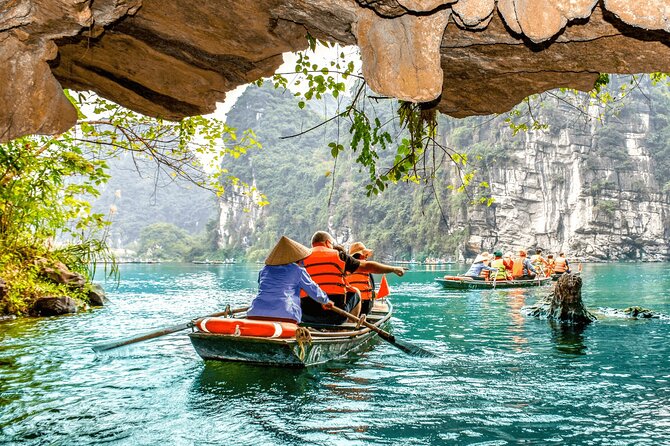 Highlight Ninh Binh Full Day Tour Tam Coc Boat, Mua Cave, Hoa Lu - Lunch and the bus make the day easier