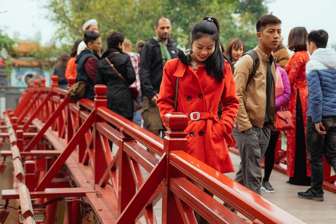 Highlights & Hidden Gems With Locals: Best of Hanoi Private Tour - The old bookshop and the stories between stops
