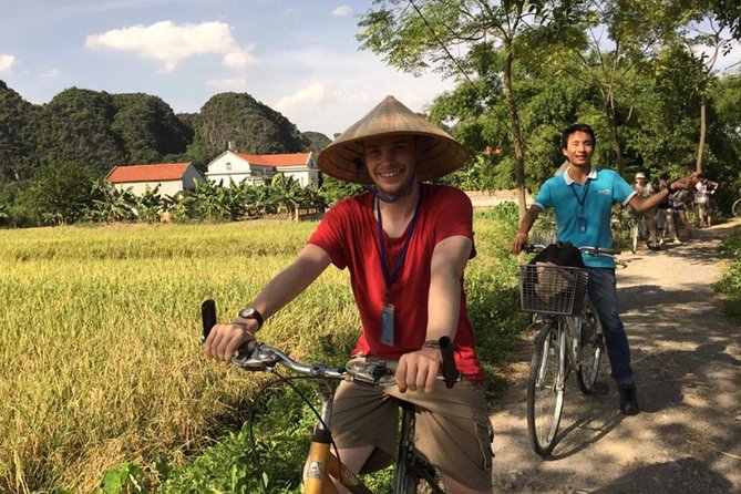 Hoa Lu - Tam Coc: Boat Trip and Bicycle Ride - Tam Coc by sampan on the Ngo Dong River