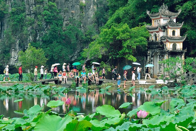 Hoa Lu - Tam Coc - Ninh Binh Day Tour: Biking, Visit Local Family - Hanoi to Ninh Binh: an early start for a full day