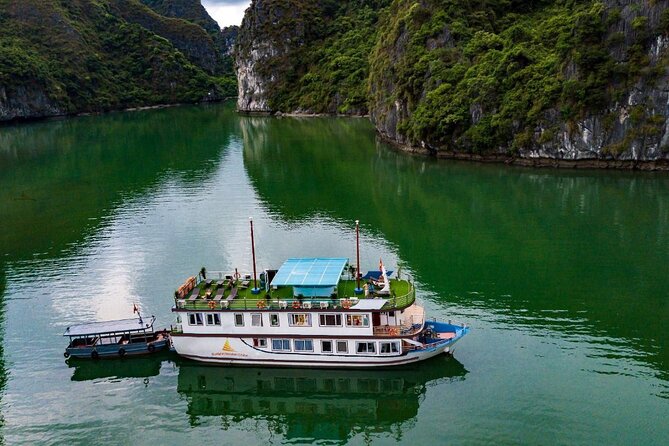 Lan Ha Bay Boutique Cruise 2D/1N: Kayaking, Swimming at the pristine places - Day one: boarding at Cai Beo and sailing past the islands