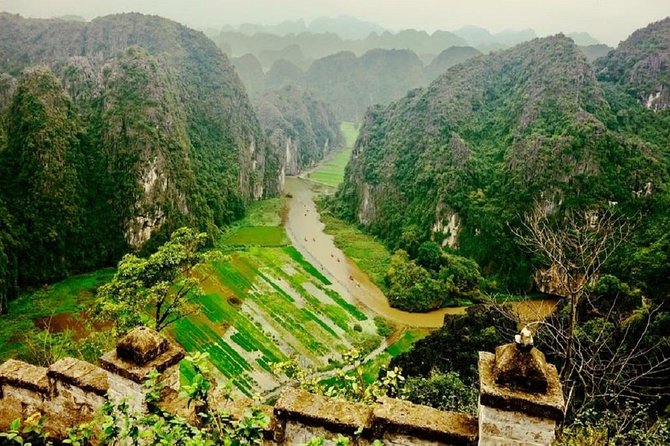 Luxury Hoa Lu - Tam Coc - Mua Cave 1 Day Tour - By Limousine & Small Group - Mua Cave and the climb to Lying Dragon Mountain