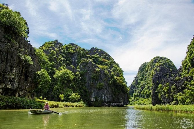Luxury Hoa Lu - Tam Coc - Mua Cave 1 Day Tour - By Limousine & Small Group - A buffet lunch between visits