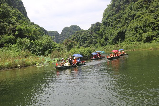 Luxury Limousine Trang An-Mua Cave - Bich Dong max 6-8 pax/ group - Lunch, village roads, and a local family