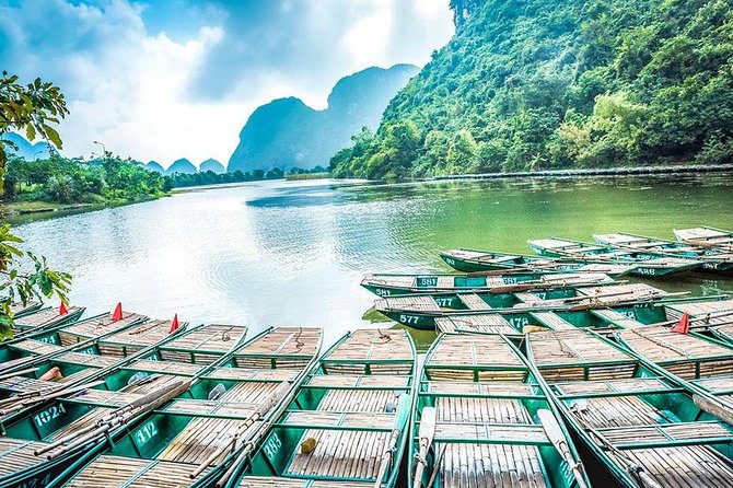 Luxury Ninh Binh: Hoa Lu - Mua Cave - Tam Coc Day Tour from Hanoi - Hoa Lu’s Dinh and Le temples