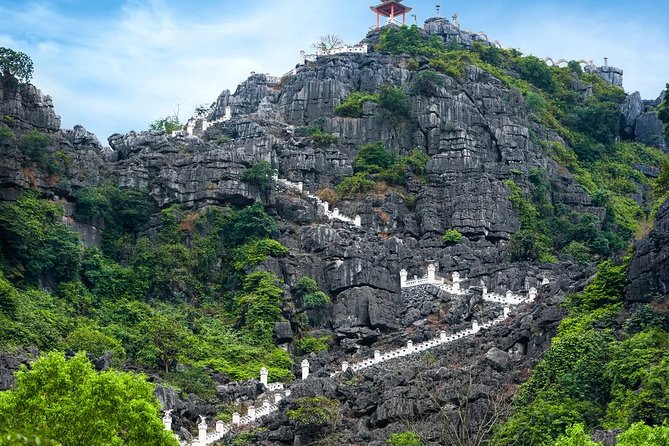 Ninh Binh Daily Tour: Hoa Lu -Mua Cave -Tam Coc- Bike-Swimming with Sunset Party - Tam Coc by sampan: the gentler highlight
