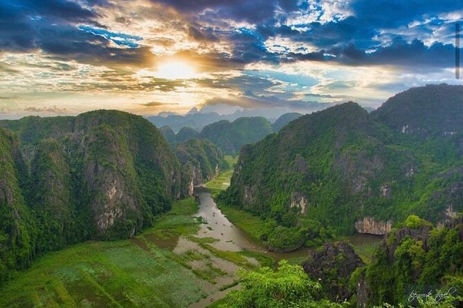 Ninh Binh Day Tour Tam Coc Mua Cave Hoa Lu Buffet Lunch Limousine - Lunch near Tam Coc