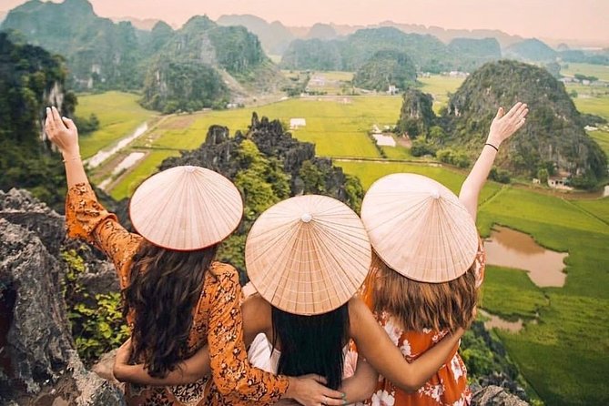 Ninh Binh Day Trip - A bamboo boat through Tam Coc or Trang An