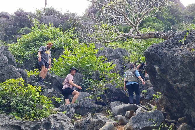 Ninh Binh HIGHTLIGHT & HIDDEN GEM Tour From Hanoi: Skip-The-Line - Guide, pace and practical preparation