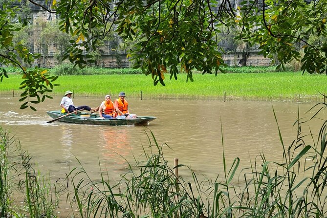 Ninh Binh HIGHTLIGHT & HIDDEN GEM Tour From Hanoi: Skip-The-Line - A sampan ride through Tam Coc or Trang An