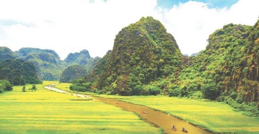 Ninh Binh - Hoa Lu - Tam Coc - Mua Caves & Buffet Lunch - Buffet lunch: a useful pause, not a long meal