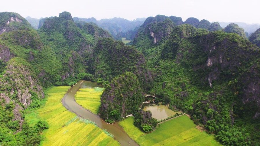 Ninh Binh - Hoa Lu - Tam Coc - Mua Caves & Buffet Lunch - Tam Coc by sampan: the day’s most restful stretch
