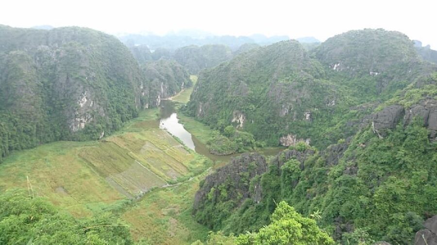 Ninh Binh - Hoa Lu - Tam Coc - Mua Caves & Buffet Lunch - Mua Mountain: the 500-step finish