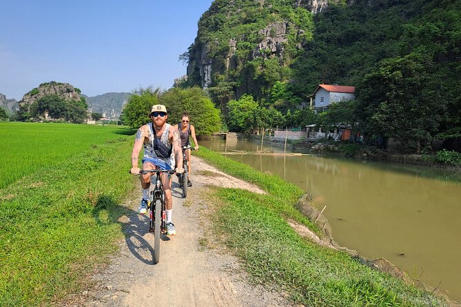Ninh Binh Luxury Day Tour by Limousine- Small Group- All included - Tam Coc by boat, at river level