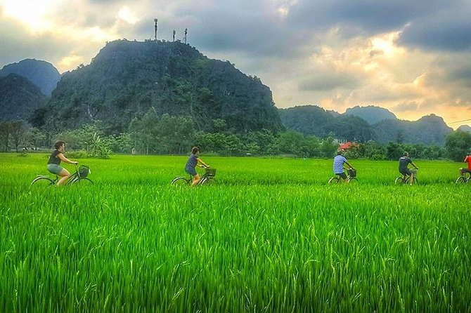 Ninh Binh Tour: Deluxe & Small Group Tam Coc Hoa Lu - Boat, Biking, Buffet Lunch - Hoa Lu: a short stop with a long history